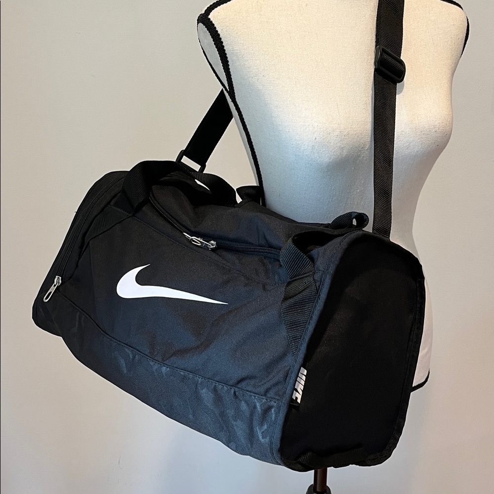 Nike Brasilia Training Duffel Bag Black~Shoulder Strap~Handles~Gym Travel Unisex